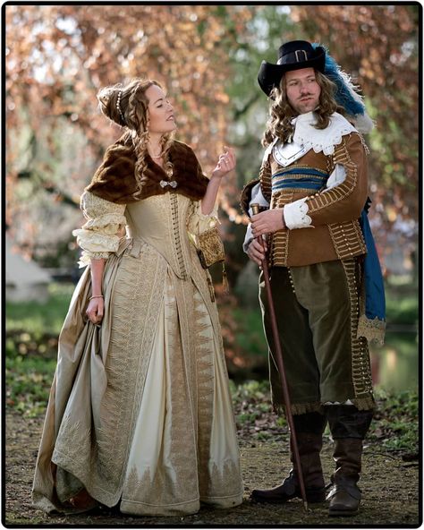 Angela Mombers on Instagram: “Next weekend October 5 and 6, you can visit the event 'Beauty & Fashion Through the Ages' at the Prehistorical Village in Eindhoven…” 1640s Fashion, 17 Century Dress, 1660s Fashion, 17th Century Dress, Pilgrims Progress, 17th Century Clothing, Baroque Era, 17th Century Fashion, Amsterdam Fashion