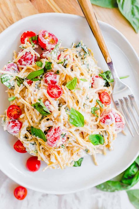 A zesty and fresh pasta recipe great for summer with ripe cherry tomatoes, basil and creamy lemon ricotta sauce. Lemon Ricotta Sauce, Lemon Ricotta Pasta, Ricotta Sauce, Fresh Pasta Recipes, Summer Pasta Dishes, Linguine Recipes, Summer Dinner Ideas, Cherry Tomato Pasta, Ricotta Recipes