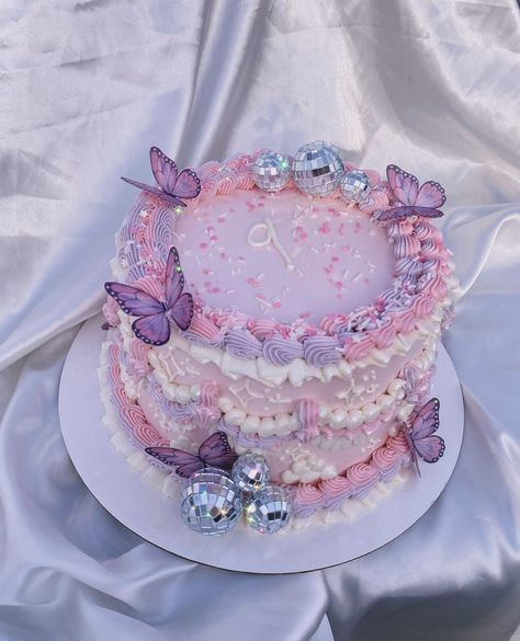 Butterfly Birthday Treats, Cake With Butterfly, Butterfly Baby Shower Cake, Purple Butterfly Cake, Cake Designs For Girl, Vintage Birthday Cakes, Sweet 16 Birthday Cake, Elegant Birthday Cakes, 16 Birthday Cake