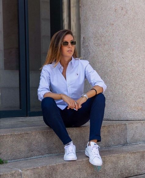 Oxford Shirt Women Outfit, Blue And White Striped Shirt Outfit, White Striped Shirt Outfit, Oxford Shirt Women, Keds Style, Blue And White Striped Shirt, Preppy Women, Chic Business Casual, Casual Outfit Inspiration