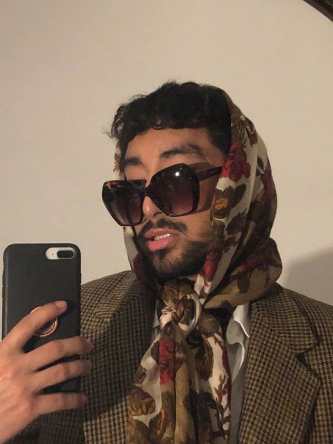 Head Scarf Men Aesthetic, Head Scarf Men Mens Fashion, Headscarf Styles Men, Men In Head Scarfs, Mens Headscarf, Mens Head Scarf, Styling Headscarf, Head Scarf Styles Men, Mens Scarf Outfit