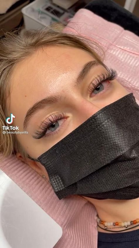 Natural Fake Eyelashes, Lash Extentions, Lashes Fake Eyelashes, Lash Extensions Makeup, Lash Extensions Styles, Eyelash Extensions Styles, Perfect Eyelashes, Pretty Lashes, Natural Eyelash Extensions