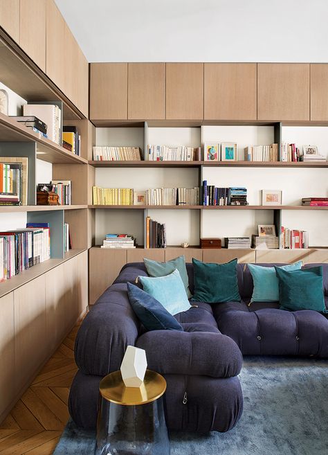 6 Leading Designers Share the Secrets to Building a Warm and Inviting Library - Galerie Minotti Sofa, House Lounge, Worlds Smallest, Luxury Hospitality, Library Chair, Lighting Plan, Vintage Lounge Chair, English Furniture, Small Hallways