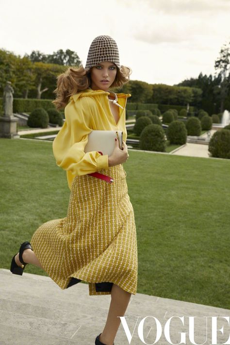 Luna Bijl Poses in Ultra-Luxe Looks for Vogue China Vogue Campaign Editorial, Yellow Fashion Editorial, Paris Editorial, Garden Fashion Editorial, Outdoor Fashion Shoot, Editorial Vogue, Vogue Photography, Photoshoot Idea, Magazine Vogue