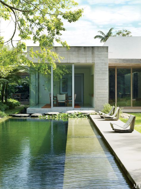 architect Isay Weinfeld devised a home comprising six interconnected blocklike structures. The swimming pool features a chemical-free filtration system, utilizing a separate regeneration area filled with aquatic plants and fish for water purification Poolside Lounge, Architecture Design Concept, Pool Design, Swimming Pool Designs, Natural Pool, Design Exterior, Cool Pools, The Grass, Pool Designs