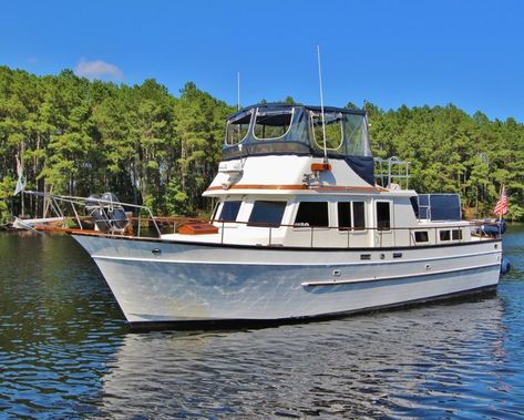 Van Dutch Boats, Cabin Cruisers For Sale, Fishing Boat With Cabin, Cabin Cruiser Boat, Bass Cat Boats, Trawler Yacht, Trawler Boats, John Boat To Bass Boat, Expedition Yachts