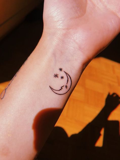 h o l l a 심플한 그림, Tato Henna, Shape Tattoo, Inspiration Tattoos, Geniale Tattoos, Wrist Tattoo, Dainty Tattoos, Aesthetic Tattoo, Dream Tattoos