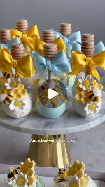 𝐋𝐮𝐱𝐮𝐫𝐲 𝐛𝐚𝐤𝐞𝐫 on Instagram: "Halfway to Bee one cake pops 🫶🏼✨🌼🐝 . . . #cakepops #cakepopstagram #cakepopsofinstagram #treatmaker #desserttable #luxurydesserts #luxurydessert #beetheme" Bee Cake Pops, Bee Cake, Pop Cake, Bee Cakes, One Cake, Bee Theme, Cakepops, Cute Cakes, Dessert Table