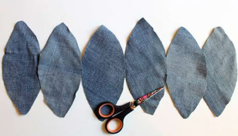 Recycled Blue Jeans Pumpkin DIY Denim Pumpkins Diy, Denim Pumpkins, Felt Hearts Crafts, Jean Quilts, Pumpkin Patterns Free, Fall Sewing Projects, Pumpkin Ornaments, Pumpkin Diy, Christmas Ornaments Patterns