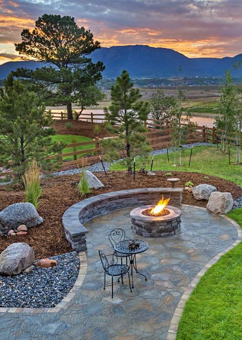 You don't want to miss this collection of paver patio ideas if you're in the market to create an outdoor living space. Pavers Backyard, Gravel Patio, Cool Fire Pits, Landscaping With Boulders, Flagstone Patio, Fire Pit Area, Backyard Inspo, Backyard Fire, Fire Pit Backyard