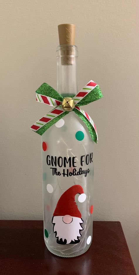 Christmas Wine Bottle Crafts Diy, Beer Bottle Art, Fall Wine Bottles, Alcohol Bottle Crafts, Wine Bottle Crafts Christmas, Holiday Wine Bottles, Wine Bottle Light, Christmas Wine Bottle, Party Prizes