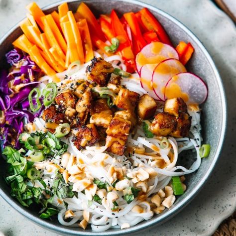 Spring Roll Bowl, Spicy Peanut Noodles, Crunchy Veggies, Spring Roll Bowls, Vegan Summer Recipes, Peanut Noodles, Garlic Noodles, Spring Roll, Spicy Peanuts