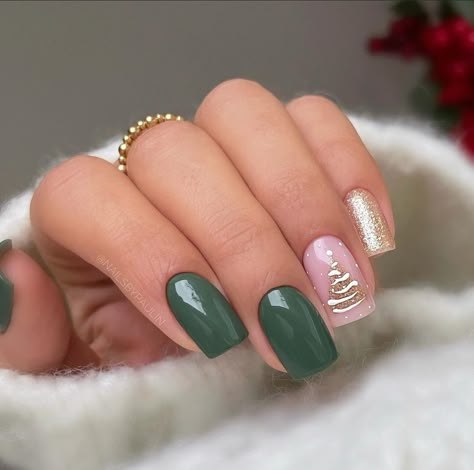 Xmas Nails Green, Christmas Nails Glitter, Christmas Nails Red, Cute Nails Short, Christmas Decoration Diy, Red Christmas Nails, Manicure Gel, Christmas Nails Easy, Christmas Nail Art Designs