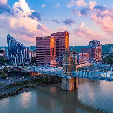 Beautiful view of NKY with the Roebling Suspension bridge that connects us to Cincinnati! Covington Kentucky, Kentucky Art, Best Of Scotland, Food And Culture, Downtown Cincinnati, B Line, Southern Food, City Restaurants, Bike Path