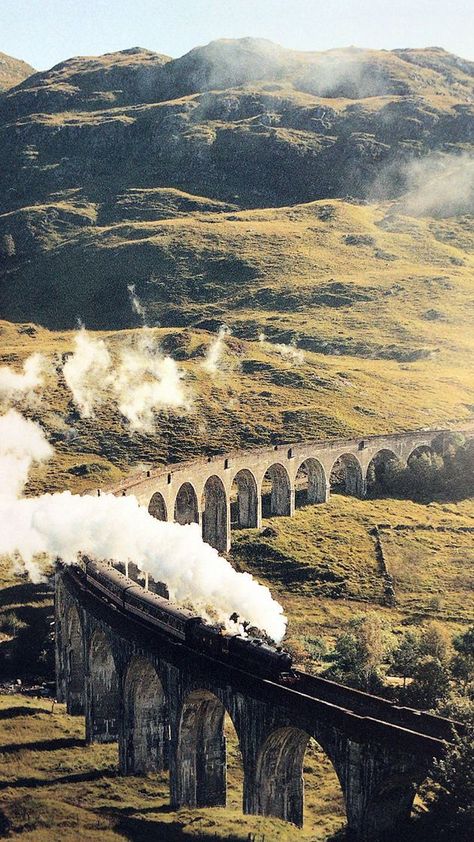 Harry Potter Train, Castles In Scotland, Scottish Castles, England And Scotland, Isle Of Skye, Scotland Travel, Scottish Highlands, Pretty Places, A Train