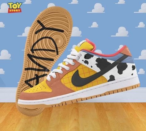 Marvel Shoes, Replica Sneakers, Painted Shoes Diy, Nike Yeezy, Custom Sneakers Diy, Pretty Sneakers, Air Jordan Nike, Custom Painted Shoes, Diy Sneakers