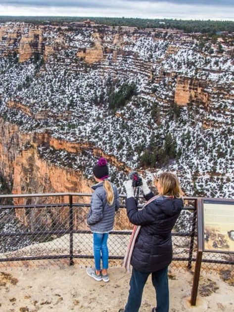 7 HELPFUL TIPS FOR VISITING THE GRAND CANYON IN WINTER STORY - y Travel Blog Winter Grand Canyon Outfit, Grand Canyon Outfits Winter, Grand Canyon Winter Outfit, Grand Canyon Outfit, Grand Canyon Winter, Arizona Winter, Sightseeing Outfit, Bright Angel Trail, Arizona Trip