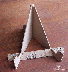 DIY Cardboard Bookstand (Someday Crafts) | Diy cardboard, Crafts ... Diy Book Holder, Diy Book Stand, Diy Cardboard Crafts, Ladder Shelf Diy, Diy Phone Stand, Carton Diy, 달력 디자인, Diy Display, Book Stand