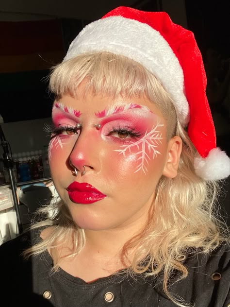 Christmas Makeup Alternative, Christmas Drag Makeup, Alternative Christmas Makeup, Christmas Hair And Makeup, Christmas Fairy Makeup, Grunge Christmas Makeup, Christmas Alt Makeup, Emo Christmas Makeup, Christmas Goth Makeup