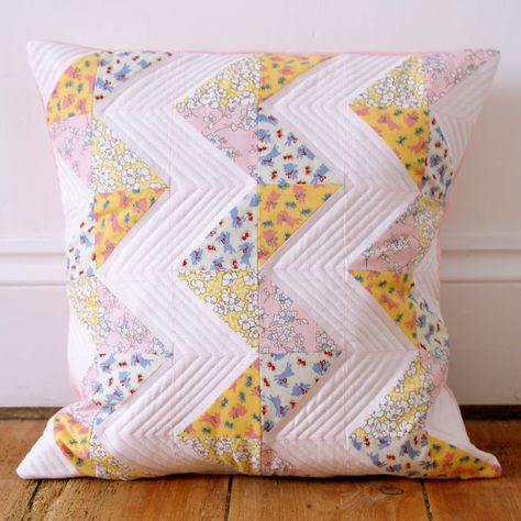 Denim Quilts, Quilted Pillows, Modern Patchwork, Sewing Cushions, Chevron Pillows, Straight Line Quilting, Pillow Tutorial, Patchwork Cushion, Pretty Pillow