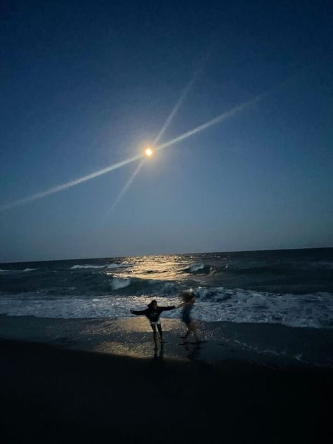 Shy Person Aesthetic, Summer At Night Aesthetic, Nighttime Beach Aesthetic, Cecilia Aesthetic, Summer At Night, Beach Night Aesthetic, Night Beach Aesthetic, Night Beach Pics, Beach At Night Aesthetic