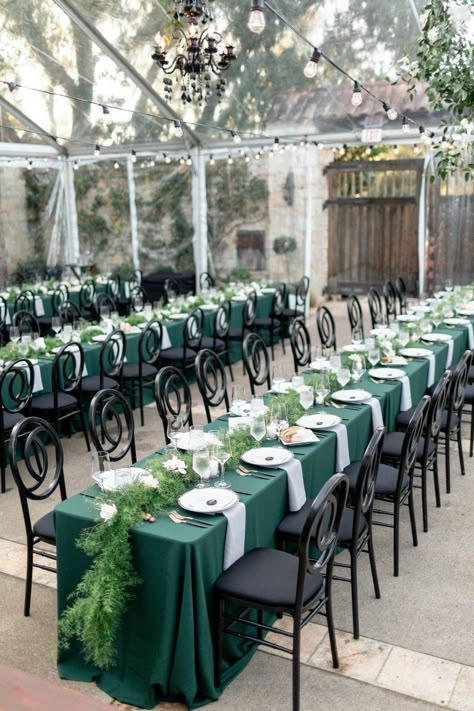 Velvet Napkins, Emerald Wedding Colors, Emerald Green Wedding Theme, Hunter Green Wedding, Green Wedding Decorations, Forest Green Wedding, Napkin Wedding, Green Napkins, Green Themed Wedding