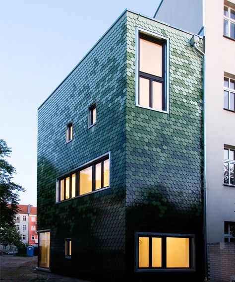 brandt + simon architekten adds green tile façade to berlin home Tile Exterior House, Blue Facade, Solar Shingles, Glazed Brick, Green Facade, Solar Energy Panels, Best Solar Panels, Casa Exterior, House Siding