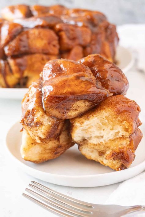 The BEST Cinnamon Pull Apart - Easy, Saucy, Delicious Cinnamon Pull Apart Bread Pillsbury, Cinnamon Pull Apart Bread With Biscuits, Cinnamon Knots Recipes, Southern Snacks, Pull Apart Cinnamon Bread, Cinnamon Roll Pull Apart Bread, Easy Hot Cross Buns Recipe, Easy Hot Cross Buns, Cinnamon Knots