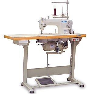 i use one almost everyday, its like a best friend ^-^    Juki 8700 Industrial Sewing Machine Industrial Ideas, Juki Sewing Machine, Sewing Machines Best, Sawing Machine, Sewing Machine Quilting, Trendy Sewing Patterns, Sewing Machine Basics, Sewing Projects Clothes, Trendy Sewing