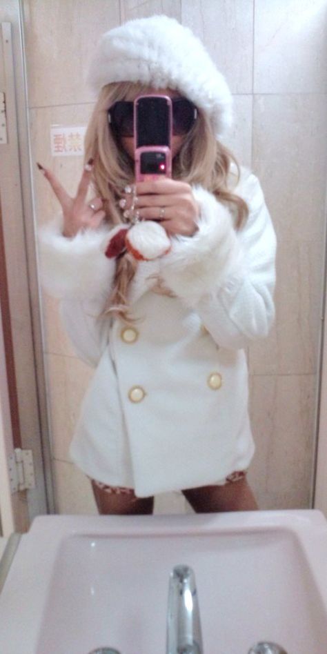 Gyaru♥ Gyaru Winter, Winter Gyaru, Rad Clothes, Genderless Fashion, Hime Gyaru, Outfit References, Gyaru Fashion, Ear Muffs, Dope Fashion