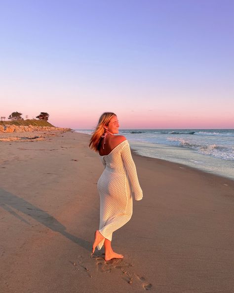 from California with love 🌅🫧🩷 - beach day, island vacation, summer outfit, beach sunset, maxi dress, sunset photos, pose ideas, pose inspo, pinterest outfit, summer style, beach style, beach outfit Poses Vacation, Summer Style Beach, Summer Outfit Beach, Ideas Pose, Beach Photography Poses, Stories Ideas, Beach Poses, Island Vacation, Pinterest Outfits