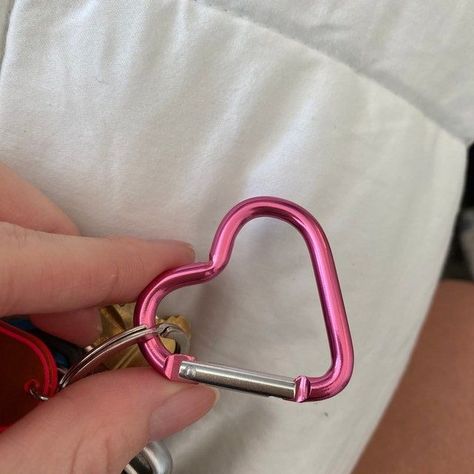 Hot Pink Heart Carabiner - 2pcs Heart Carabiner, Hot Pink Heart, Car Deco, Mia 3, Cute Accessories, All Things Cute, Auto Accessories, Cute Cars, Bits And Bobs