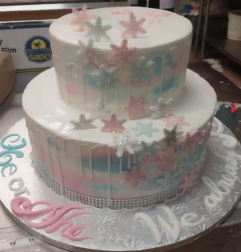 Snowflake Gender Reveal Cake, Winter Gender Reveal Cake, Christmas Gender Reveal Cake, Gender Reveal Ideas Winter, Winter Gender Reveal Ideas, Snowflake Gender Reveal, Christmas Gender Reveal, Twin Gender Reveal, Gender Reveal Cupcakes