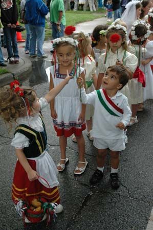 Italian Festa Kids Italy Culture, Street Festival, Italian Street, Italian Life, Italian Traditions, Explore Italy, Italian Heritage, Italian Culture, Italian Language