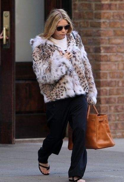 Leopard Print Fur Coat, Ashley Olsen Style, Ashley Mary Kate Olsen, Olsen Fashion, Olsen Twins Style, Kate Olsen, Olsen Twins, Mary Kate Olsen, Ashley Olsen