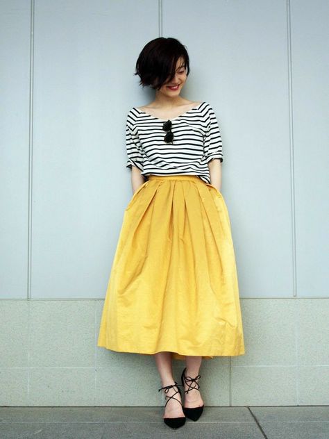 Yellow Skirt Outfits, Yellow Dress Outfit, Skirt Outfit Ideas, Yellow Skirt, Skirt Outfit, Mode Inspiration, Outfits Casuales, Skirt Outfits, Skirt Fashion