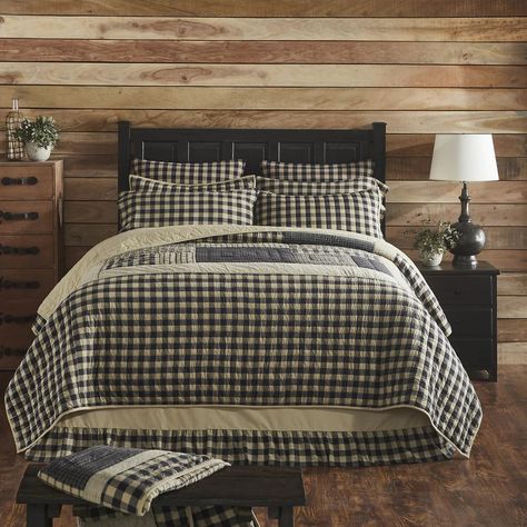 Pretty in Prim #HomeSweetHome #Americana #Primitive #countryliving #housedesign #countrylife #cottage #cottagecoreaesthetic #vintagecottage #smmakelifebeautiful #homestyle #farmhousestyle Navy Color Palette, Americana Design, Country Bedding, Bedroom Ambiance, Vhc Brands, Country Quilts, American Decor, King Size Quilt, Navy And Khaki