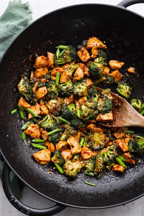 Chicken Brocoli, Chinese Chicken And Broccoli, Chicken And Broccoli Stir Fry, Broccoli Dishes, One Pan Dinners, Chicken Broccoli Rice, Asian Stir Fry, Asian Meals, The Recipe Critic