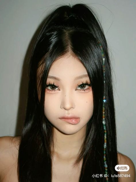 Douyin Hairstyles, Hairstyles Ribbon, Girly Hairstyles, Asian Makeup Looks, Hair Inspiration Long, Kpop Hair, Ribbon Hairstyle, Inspired Makeup, Asian Eye Makeup