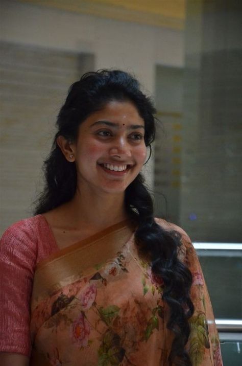 Amaran Sai Pallavi, Maari 2, Baby Murugan, Varalaxmi Sarathkumar, Yuvan Shankar Raja, Saree Pictures, Tovino Thomas, Glamour Clothing, Sai Pallavi Hd Images