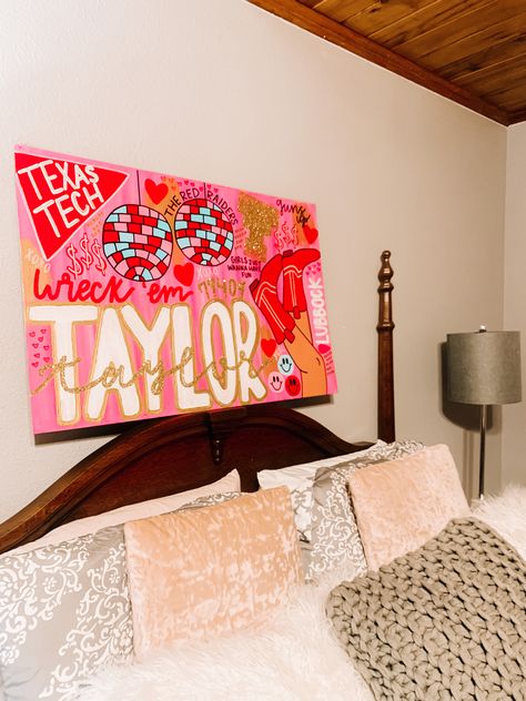 Aesthetic Room Canvas, Easy Painting Ideas On Canvas College, Cute Dorm Paintings Canvas Art, Preppy Painted Canvas, Preppy Painting Uga, Fun College Paintings, College Aesthetic Painting, Pink Canvas Paintings Aesthetic, Texas Tech Preppy Painting