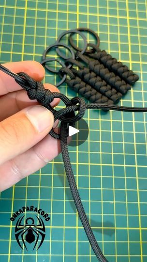 Paracord Pull Tab, Making A Lanyard, Para Cord Lanyard Diy, Paracord Binocular Strap Diy, Paracord Bookmark, Paracord Gift Ideas, Paracord Ideas Diy, Paracord Keychain Diy Tutorials, Paracord Keychain Diy