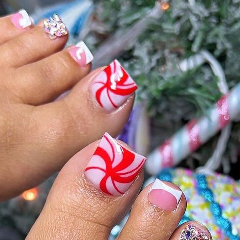 Destinee Marie on Instagram: "Peppermint Toes♥️ #nails #nailsnailsnails #toes #toelovers #nailart #christmasnails #winternails #christmastoes #nailsonfleek #nailsmagazine #nailinspo #nailtech #nailtrends #acrylicnails" Peppermint Toenails Nail Design, Peppermint Acrylic Nails, Pink Christmas Toe Nails, Holiday Pedicure Toenails, November Toe Nails, Candy Cane Toes Nails, Christmas Toe Designs, Winter Toe Nail Designs, Christmas Pedicure Ideas Toes