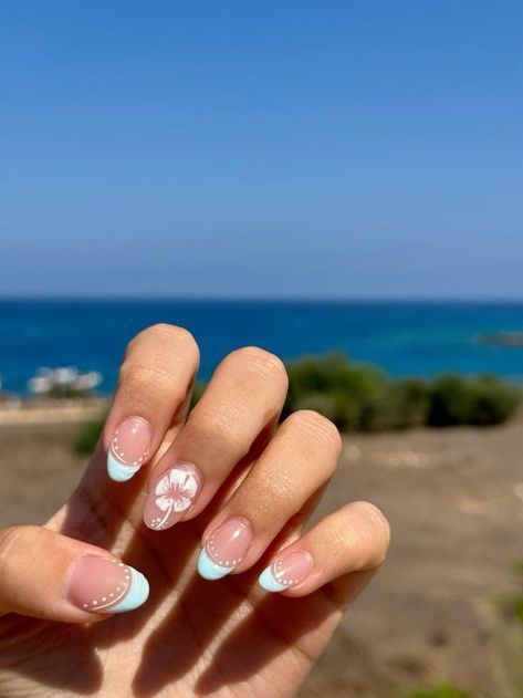 Summer Beach Nails Acrylic, Hawaii Nails Almond Shape, Costal Nail Designs, Easy Nails Almond, Blue Hawaii Nails, Cute Vacation Nails The Beach, Summer Nails 2025, Cute Nails Almond Shape, Acrylic Beach Nails