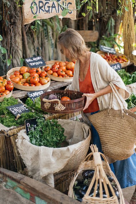 Food Market Photography, Farmers Market Haul, Vintage Farmers Market Aesthetic, Farmers Market Packaging, Farmers Market Basket, Farmers Market Photography, Farmers Market Photos, Farmers Market Pictures, Farmers Market Photoshoot