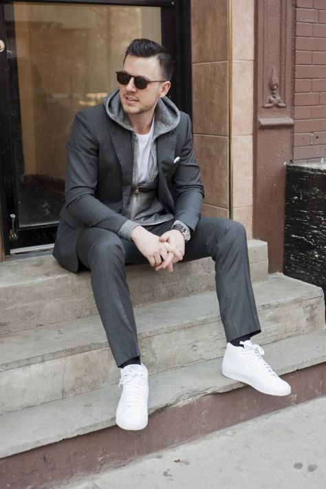 Ways for Men to Wear a Hoodie Stylishly (27) Man Hoodie Outfit, Hoodie Blazer, How To Wear Hoodies, Suits And Sneakers, High Low Fashion, Hoodie Outfit Men, Outfit Trends, Clothing Manufacturer, Hoodie Outfit