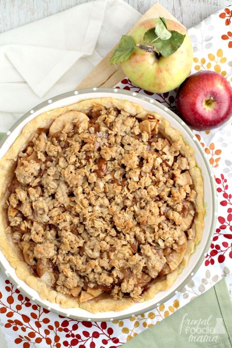 Tender apples, cinnamon, & gooey cookie butter come together perfectly in a flaky crust with a crunchy oat topping in this Apple Biscoff Crumb Pie. Dutch Apple Pie Recipe, Dutch Apple Pie, Gooey Cookies, Baked Apple Pie, Apple Pie Recipes, Homemade Pie, Budget Friendly Recipes, Tart Recipes, Best Dessert Recipes