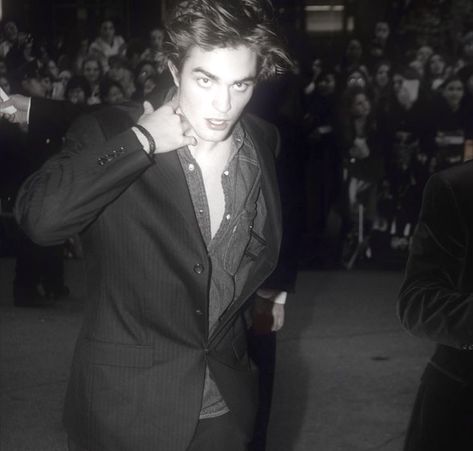 Robert Pattinson Twilight, Robert P, Twilight Cast, Robert Douglas, Twilight Photos, Twilight Pictures, Cedric Diggory, Maddie Ziegler, Edward Cullen