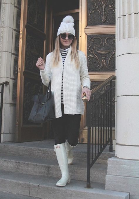 Woman Wearing White Hunter Boots | Beverly J. Wilson | Flickr White Hunter Boots Outfit, White Rain Boots Outfit, White Hunter Boots, Rainboots Outfit, White Rain Boots, Rubber Boots Fashion, Ladies Wellies, Rain Boot Outfit, Hunter Boots Outfit