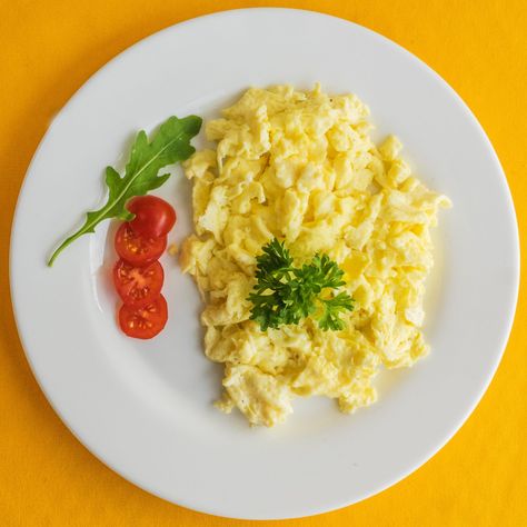 Slow-cooker scramble, right this way. Perfect Scrambled Eggs, Best Scrambled Eggs, Healthy Late Night Snacks, Bobby Flay, Night Snacks, Professional Chef, How To Cook Eggs, Breakfast Dishes, Scrambled Eggs